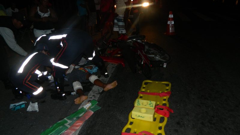 Acidente entre um carro e uma shineray deixou uma pessoa ferida proximo ao povoado mucuri