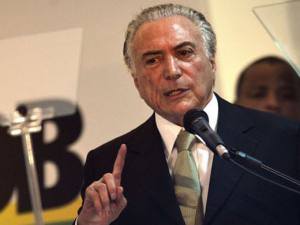 Cunha arquiva pedido de impeachment de Michel Temer
