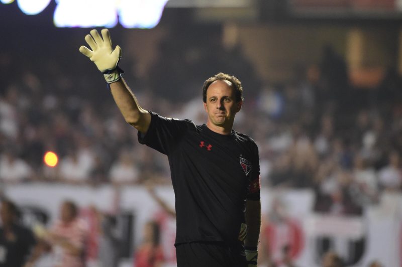 Em discurso emocionado, Rogério pede que joguem suas cinzas no Morumbi