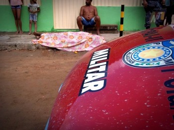 Homem é executado com tiros na cabeça perto de casa