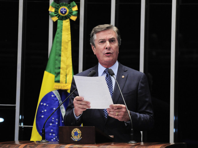 Delator diz ter entregue R$ 300 mil para Collor