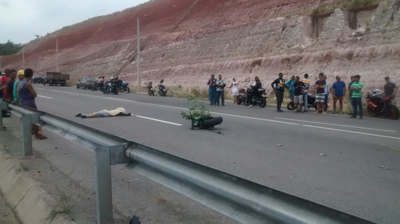 Piloto morre após perder controle da moto na AL-101 Sul