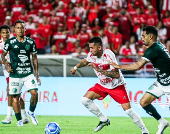 Maceió, 23 de setemro de 2023 Lance do jogo entre CRB e Guarani, partida válida pela 29ª rodada da Série B do Campeonato Brasileiro, realizada no Estádio Rei Pelé em Maceió, Alagoas - Brasil. Foto: Ailton Cruz. Ailton Cruz