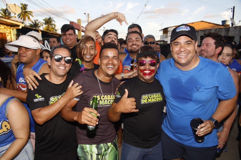 Prefeito André Bocão atrai 15 mil foliões no Bloco Mingula
