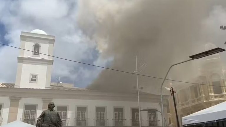 Câmara de Vereadores de Salvador é evacuada após incêndio
