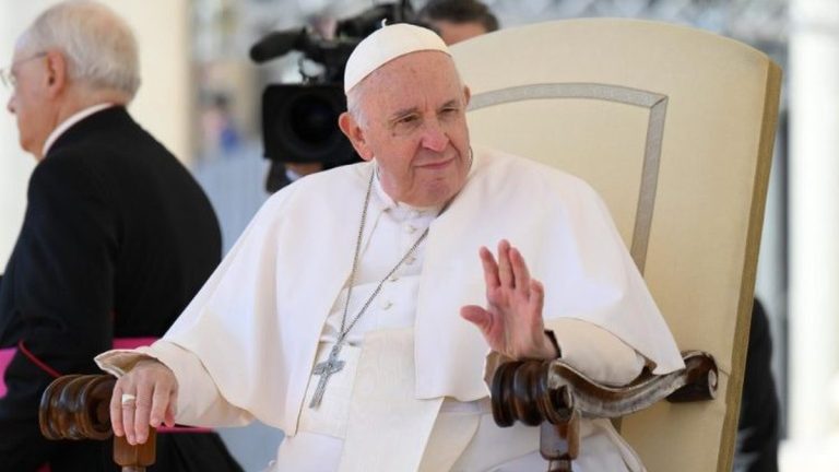 Papa apresenta nova melhora e não tem mais problema nos rins