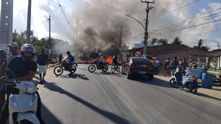 Moradores do Cabreiras protestam contra falta de água nesta quarta-feira (19)