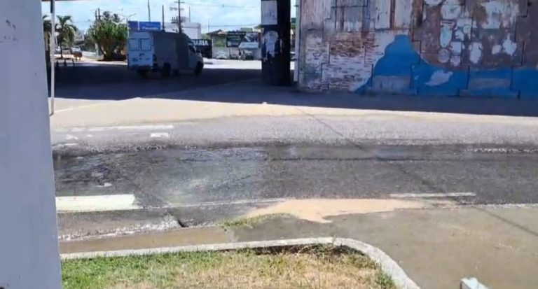 Moradores de Marechal Deodoro Sofrem com Falta d’Água Enquanto Vazamento Desperdiça Litros do Recurso; veja vídeo