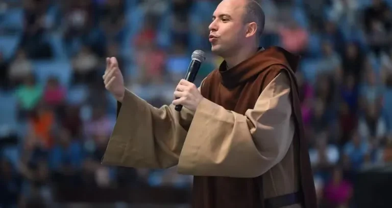 Quem é Frei Gilson, líder religioso que reúne milhões em madrugadas de quaresma digital