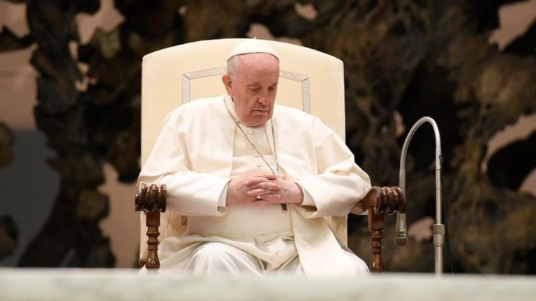 Papa sofreu dois episódios de insuficiência respiratória aguda, diz Vaticano