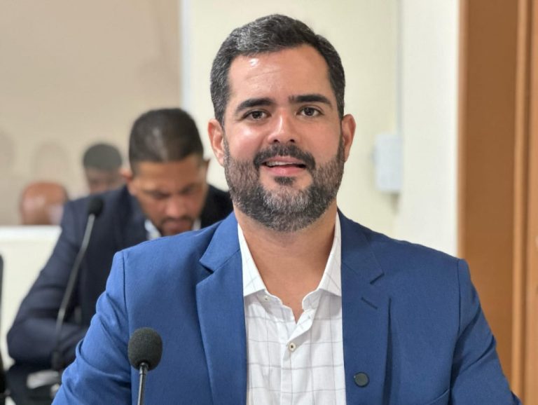 Câmara aprova projeto do vereador Del Cavalcante que garante prioridade a famílias de pessoas com TEA em programas sociais