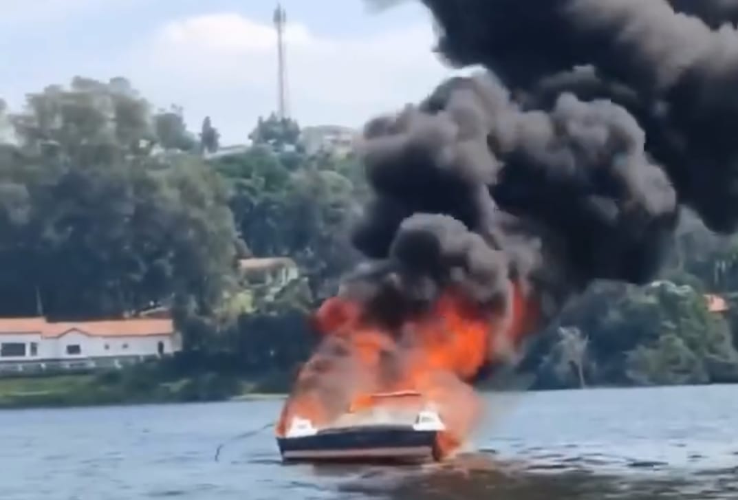 Lancha pega fogo e afunda na represa de Guarapiranga; família é resgatada sem ferimentos