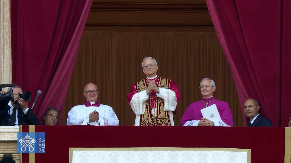 Robert Francis Prevost é eleito Papa Leão XIV e assume liderança da Igreja Católica