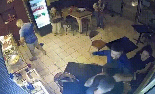 Briga violenta em pizzaria na Austrália termina com homem internado na UTI; veja o vídeo