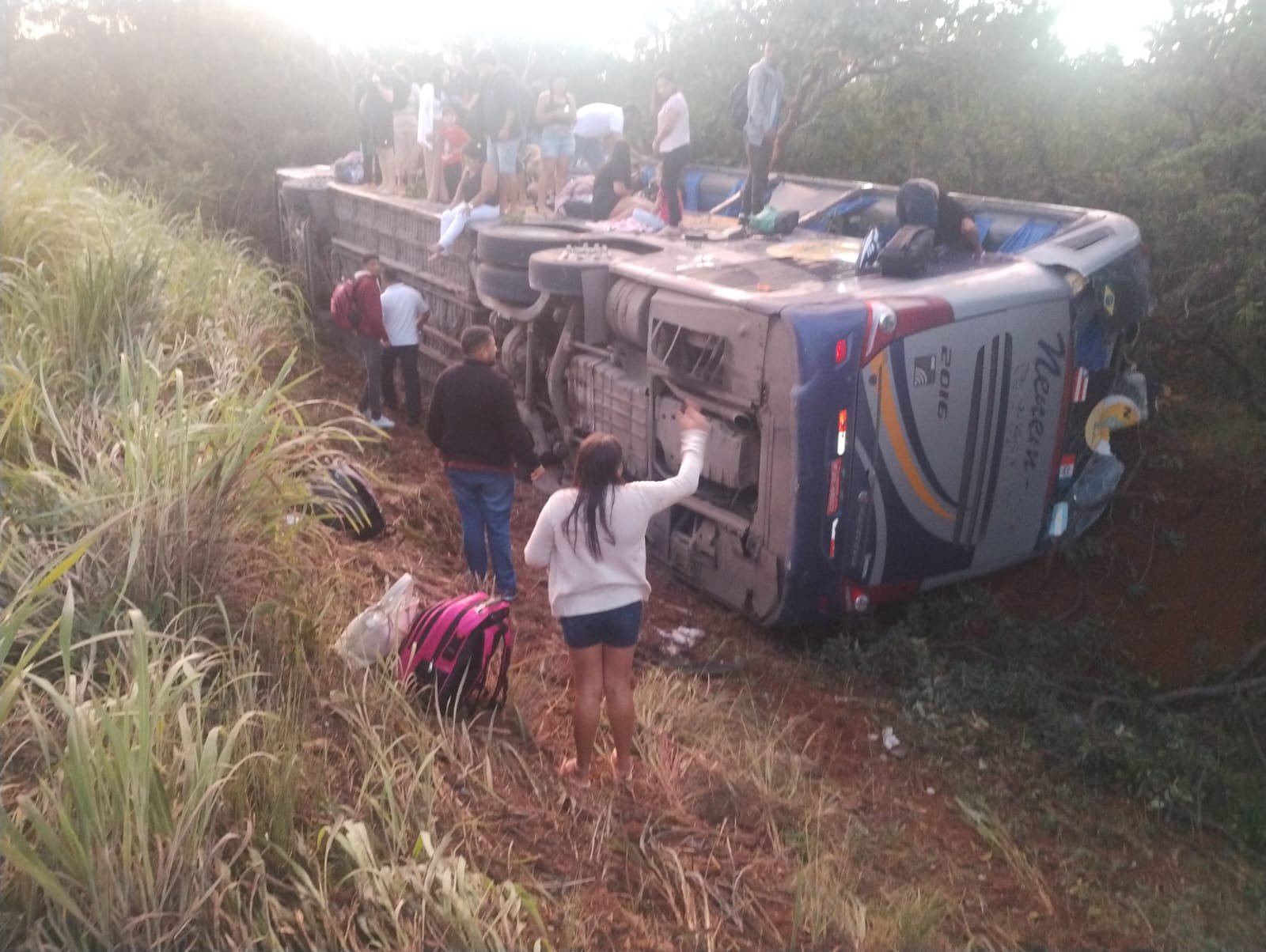 Ônibus com possíveis passageiros de Alagoas se envolve em acidente com mortos e feridos em MG