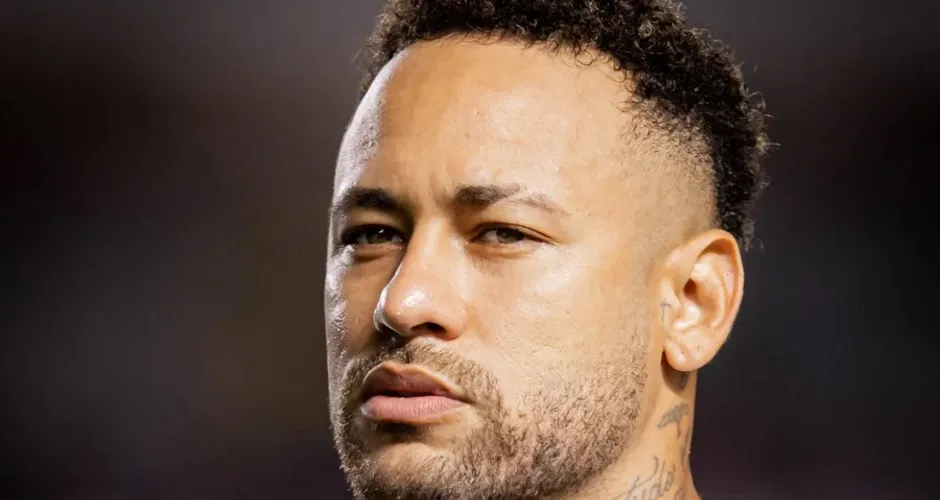 Justiça anula multa de R$ 16 milhões à Neymar por lago artificial