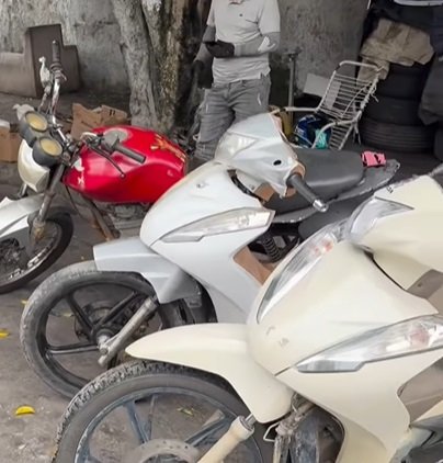 Casa usada como desmanche de motos roubadas é descoberta