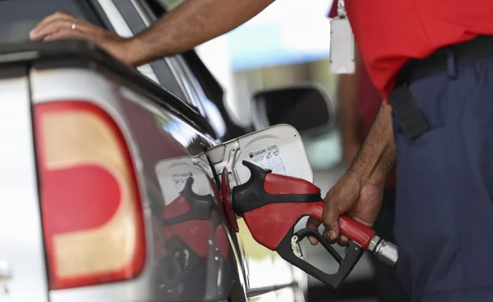 Semana termina com diesel vendido a R$ 7,08 em Alagoas, aponta ANP
