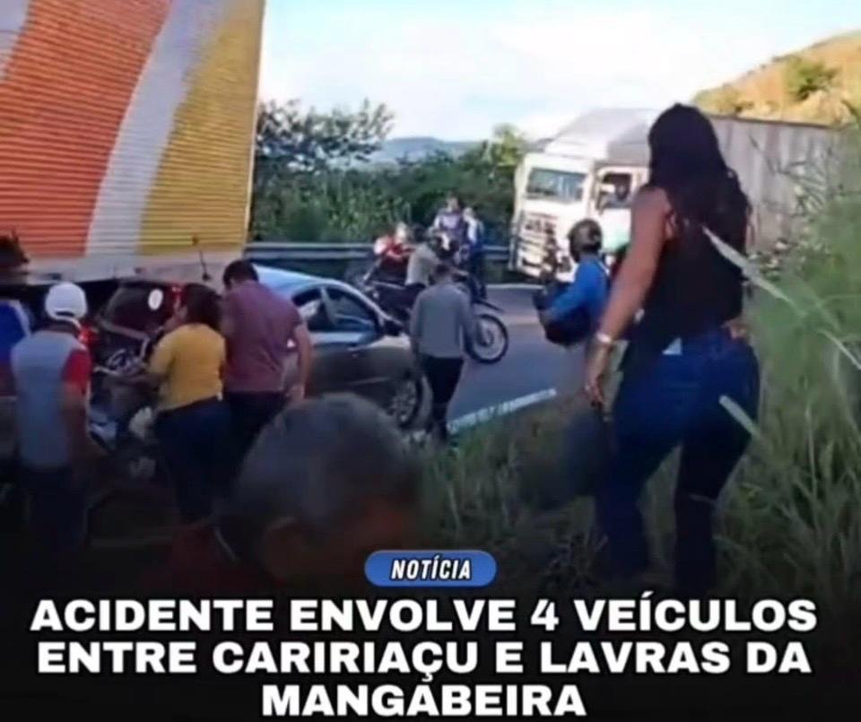 Acidente envolvendo quatro veículos interdita rodovia no interior do Ceará