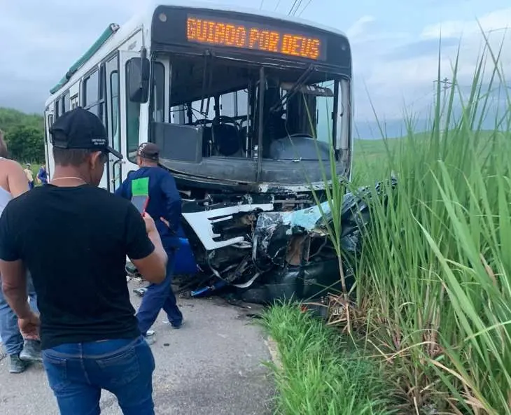 Tragédia: Dois morrem esmagados por ônibus; VÍDEO