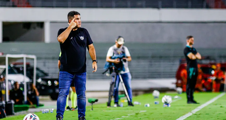 Barroca reconhece crise e pede humildade para o CRB reagir: “Trabalhar calado”