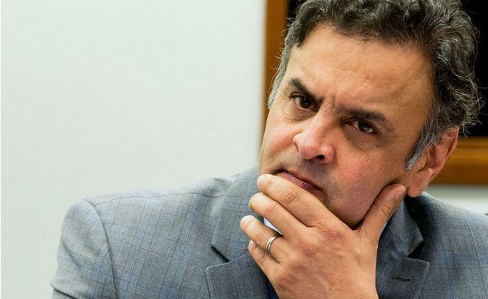 Pré-candidatura de Aécio pode obrigar JHC a assumir palanque do PSDB