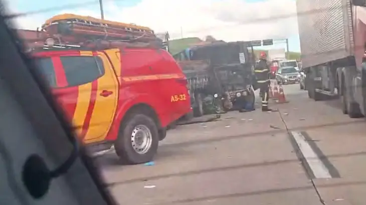 Colisão violenta na BR-101 deixa feridos e provoca operação de emergência em Messias