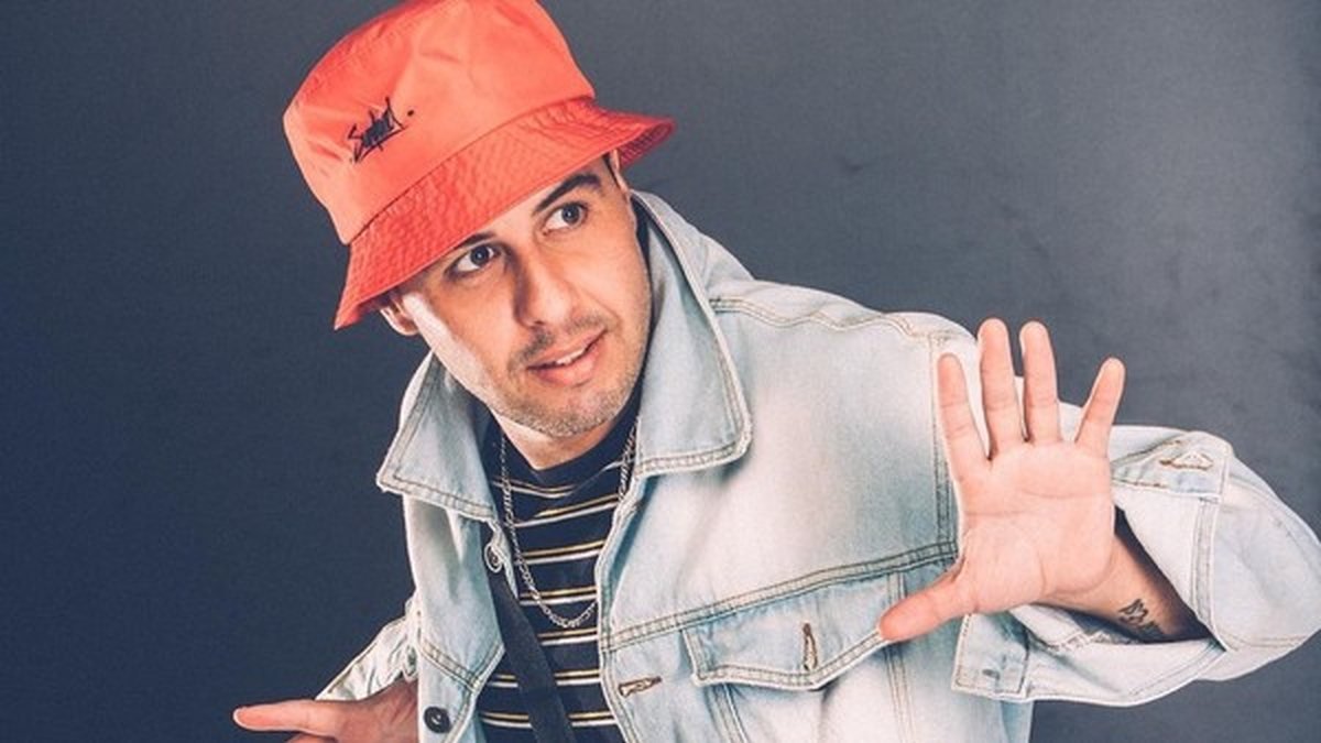 Ex-vocalista do Jeito Moleque passa mal e é internado antes de show com Léo Santana em SP