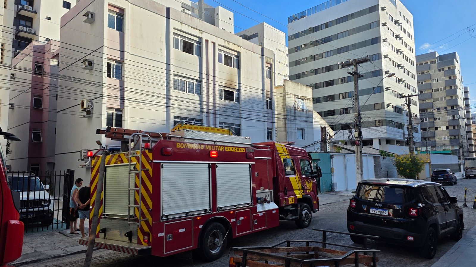 VÍDEO: incêndio atinge apartamento no bairro da Ponta Verde