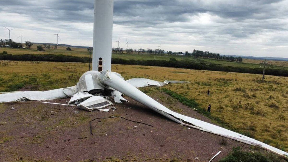 Vendaval derruba turbina de parque eólico e deixa estragos em cidade do Rio Grande do Sul