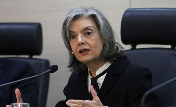 Cármen Lúcia vota por derrubar flexibilização da Lei da Ficha Limpa
